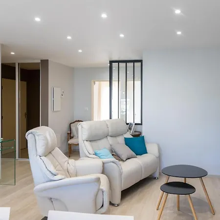 Aux Balcons De